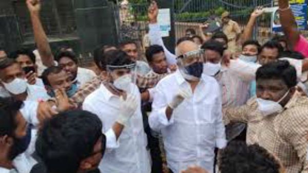 జైలు నుంచి జేసీ ప్రభాకర్ రెడ్డి, అస్మిత్ విడుదల: జగన్ సర్కార్‌ నాలుగేళ్లే: మరిన్ని కేసులు