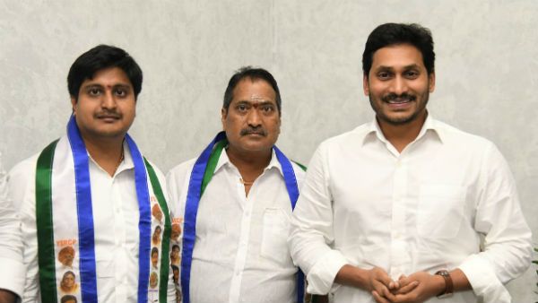 టీడీపీకి షాక్ ఇచ్చి వైసీపీ తీర్ధం పుచ్చుకున్న కీలక నేత .. జగన్ సమక్షంలో చేరిక
