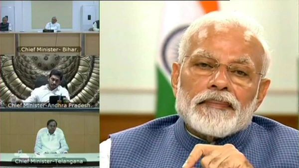 కరోనా కేసులు పెరుగుతున్న వేళ ప్రధాని సమీక్ష .. తెలుగు రాష్ట్రాలతో సహా 10 రాష్ట్రాల సీఎంలతో