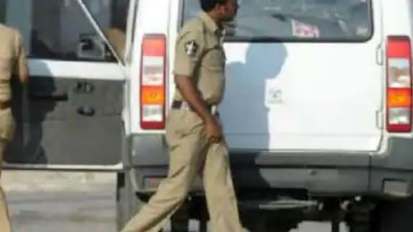 తల్లి రూప రాక్షసి: 15 నెలల పసికందును కాలితో తన్ని, గొంతునులిమిన కసాయి.. సీసీటీవీ ఫుటేజీ చూసి..