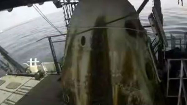 వాటర్ ల్యాండింగ్: చరిత్ర సృష్టించిన నాసా: భూమిపై వ్యోమగాములు: స్పేస్‌ఎక్స్ క్యాప్సుల్