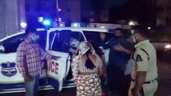 సిటీలో భారీ సెక్స్ రాకెట్, లాడ్జిలోనే గుట్టుచప్పుడు కాకుండా వ్యవహారం, సెక్స్ వర్కర్లు అరెస్ట్..