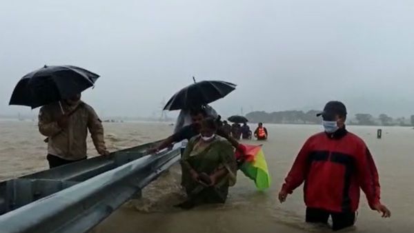 గోదావరి వరద.. ఎస్సారెస్పీ డేంజర్ బెల్స్ .. ములుగులో క్రుంగిన బ్రిడ్జ్ ,ఇద్దరు గల్లంతు