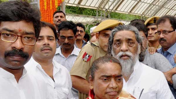 కరోనాతో ఆస్పత్రిలో మాజీ సీఎం - ఆయన కొడుకు, ప్రస్తుత సీఎంకూ టెస్టులు..