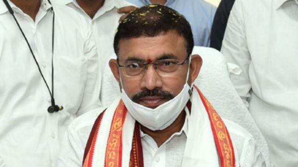 ఆవ భూముల రగడ .. 500కోట్ల స్కాం అన్న టీడీపీ ..ఆవగింజంత అవినీతి కూడా లేదన్న మంత్రి