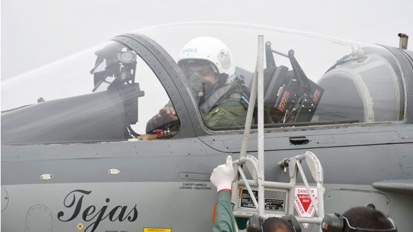 చైనా, పాక్‌ సరిహద్దుల్లో టెన్షన్‌ - తేజస్‌ స్క్వాడ్రన్‌ విమానాల మోహరింపులు.. ఏం జరుగుతోంది ?