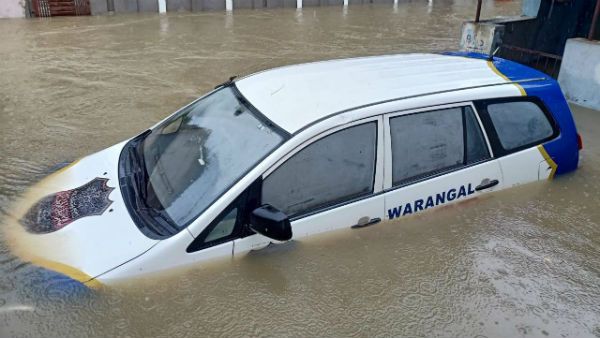 ముంపులోనే ఓరుగల్లు ... చరిత్రలోనే మొదటిసారి .. వేలాది ప్రజల కన్నీటి వరద