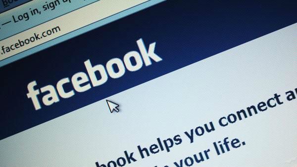 ఏపీలో పోలీసుల ఫేస్ బుక్ ఖాతాలు హ్యాక్ ... డబ్బు కావాలంటూ మెసేజ్ పెడుతున్న సైబర్ నేరగాళ్ళు