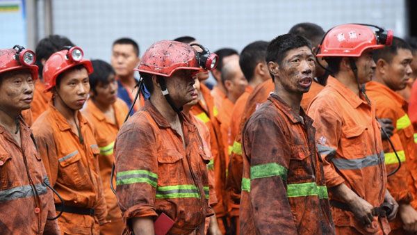 విషాదం : బొగ్గు గనిలో విష వాయువు లీక్... 16 మంది కార్మికులు మృతి...