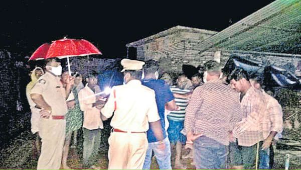 30 మంది 35 గంటలు.. కారాడివిలో చిక్కి, తిండి లేక, నీరు లేక.. అరచి, అరచి..