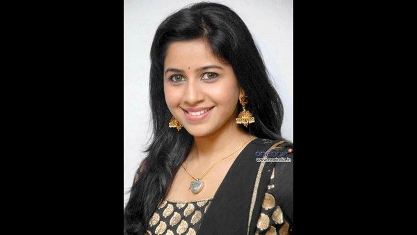 Drug mafia: డ్యాన్స్ మాస్టర్ దెబ్బకు ఫేమస్ యాంకర్ కు చెమటలు, సార్ నాకేం తెలీదు, నమ్మండి !