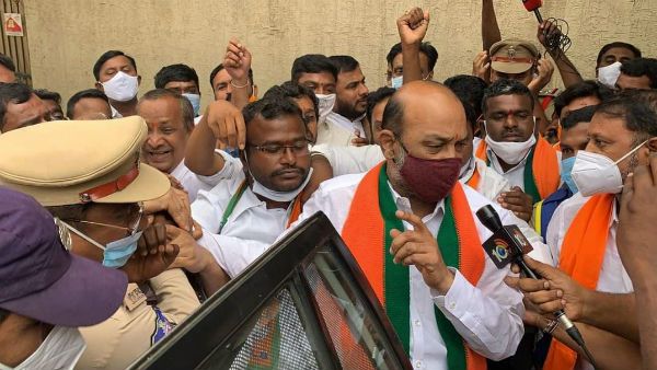 బీజేపీ అసెంబ్లీ ముట్టడి .. అడ్డుకున్న పోలీసులు.. బండి సంజయ్ తో సహా రాష్ట్ర వ్యాప్త అరెస్టులు