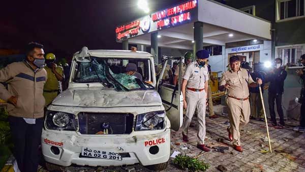 Bengaluru riots: డ్రగ్స్ కేసులో పోలీసులు బిజీ, బంధువుల ఇంట్లో బిర్యానీకి వచ్చిన ముజాహిద్, ఖర్మ!