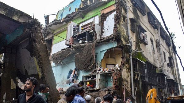 కుప్పకూలిన భవనం.. 33కి పెరిగిన మృతుల సంఖ్య... 48గం. గడిచినా కొనసాగుతున్న సహాయక చర్యలు