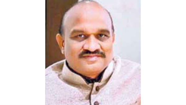 మాజీ ఏజీ దమ్మాలపాటిపై చీటింగ్‌ కేసు- ప్లాట్‌ పేరుతో మోసం- అడిగితే బెదిరింపులు