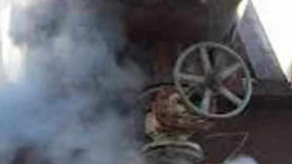 కాకినాడలో విషవాయివు లీకేజీ, 200 మీటర్ల వరకు ప్రభావం, అస్వస్థతకు గురైన లారీ డ్రైవర్లు..