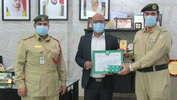 ఆ బ్యాగులో రూ. 50 లక్షల విలువైన బంగారం, డబ్బు: భారతీయుడికి దుబాయ్ పోలీస్ సెల్యూట్