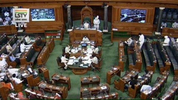 546 కరోనా పాజిటివ్ కేసుల వద్ద లాక్‌డౌన్...ఇప్పుడు 54 లక్షలు: మోడీ ప్రభుత్వంపై విపక్షాలు ఫైర్