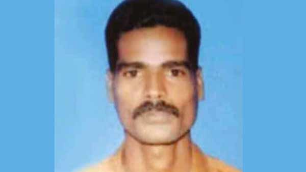 liquor husband: ఏమే వాడెవడు, వీడెవడు ? ఫోన్లో ఎవరు ?, భార్య తల కొబ్బరిబొండం నరికినట్లు నరికి !