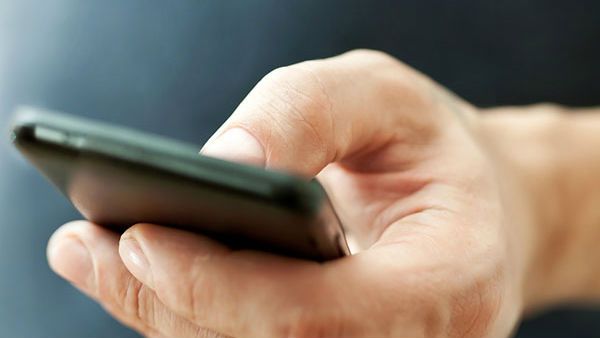 పార్లమెంటులో పోర్న్ చిత్రాలు చూస్తూ అడ్డంగా దొరికిపోయిన ఎంపీ...