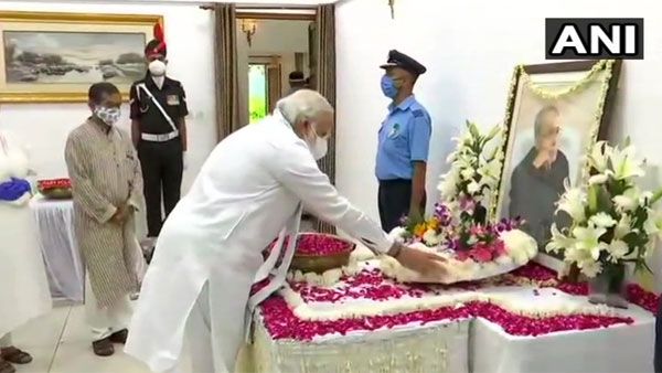 రాజాజీ మార్గ్‌కు ప్రణబ్ పార్థీవ దేహం... నివాళులు అర్పించిన రాష్ట్రపతి, ప్రధాని