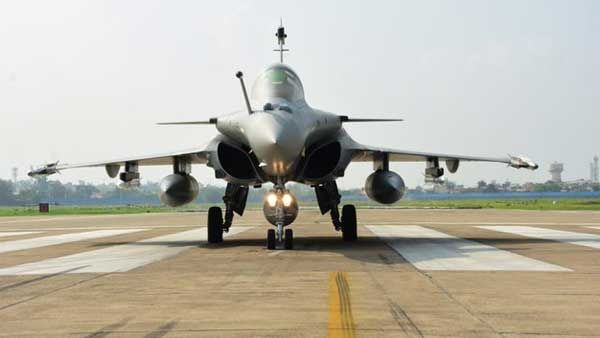 మహిళా పైలెట్ల చేతుల్లోనూ రాఫెల్ యుద్ధ విమానాలు: 17వ స్క్వాడ్రన్‌లోకి ఫైటర్ పైలెట్స్