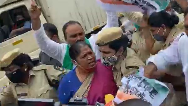 రైతు సమస్యలపై కదం తొక్కిన సీతక్క .. ప్రగతిభవన్ ముట్టడి యత్నం .. ఉద్రిక్తత ..అరెస్ట్