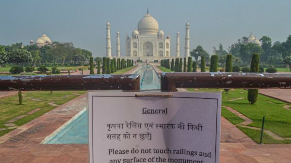 తాజ్ మహల్ రీఓపెన్: తొలి సందర్శకుడు చైనీయుడే! 188 రోజుల తర్వాత సందర్శకుల సందడి
