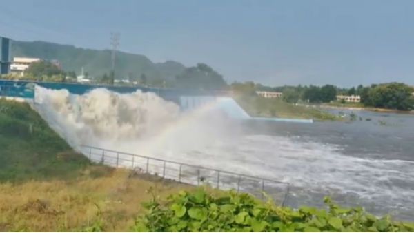 కోర్టులు వదిలేసినా వరద పోటు తప్పదుగా... చంద్రబాబూ ఇల్లు ఖాళీ చేయండన్న సజ్జల...