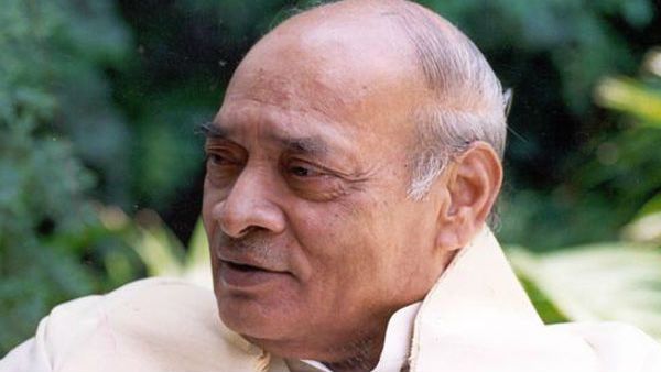 పీవీ నరసింహారావుకు భారతరత్న ప్రకటించాలని కేంద్రాన్ని కోరుతూ... తెలంగాణా అసెంబ్లీ ఏకగ్రీవ తీర్మానం