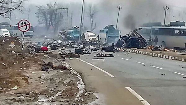 మరో ఉగ్ర కుట్ర భగ్నం.... కశ్మీర్‌లో మరో పుల్వామా తరహా దాడికి స్కెచ్... 52కిలోల పేలుడు పదార్థాలు..