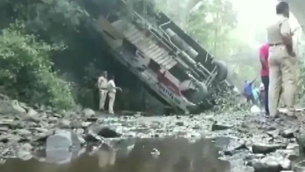 ఘోర ప్రమాదం: లోయలో పడిన బస్సు, ఐదుగురు మృతి, 35 మందికి గాయాలు