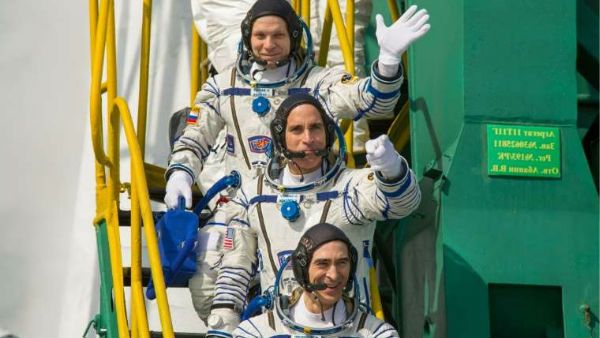 అంతరిక్షంలో 196 రోజుల మిషన్ పూర్తి - క్షేమంగా భూమికి చేరిన ముగ్గురు వ్యోమగాములు - వీడియో