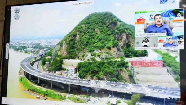 కనకదుర్గ ఫ్లైఓవర్ ను ప్రారంభించిన కేంద్ర మంత్రి నితిన్ గడ్కరీ , సీఎం జగన్.. ట్రాఫిక్ కష్టాలకు చెక్