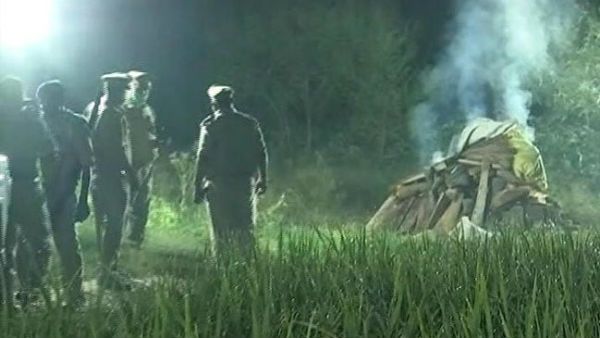 అర్దరాత్రి అంత్యక్రియలు అందుకే .. బాబ్రీ మసీదు తీర్పుతో లింక్ పెట్టి ... సుప్రీంకు యూపీ ప్రభుత్వం