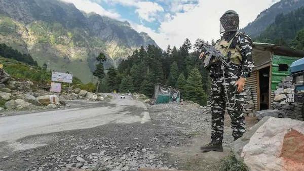 ఎల్ఏసీ దాటిన చైనా జవాను: ఖాళీ పెన్ డ్రైవ్, మొబైల్, స్లీపింగ్ బ్యాగ్..