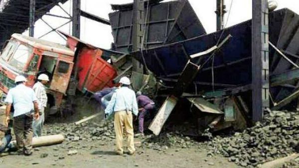 సింగరేణి బొగ్గు గనిలో కూలిన పైకప్పు: ఒకరు మృతి