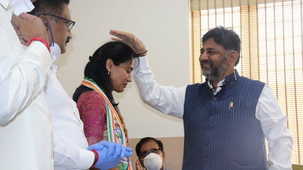 దివంగత ఐఎఎస్ అధికారి భార్య పొలిటికల్ ఎంట్రీ: ఉప ఎన్నికల్లో పోటీకి సై: గెలుపుపై ధీమా