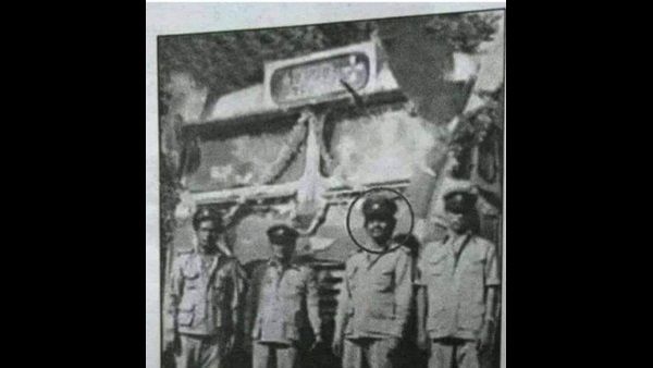 Super Star: ఆ రోజు కండెక్టర్ యూనీఫాంలో రజనీకాంత్ ఎలా ఉన్నారో చూడండి, దసరా ఎఫెక్ట్, వైరల్!