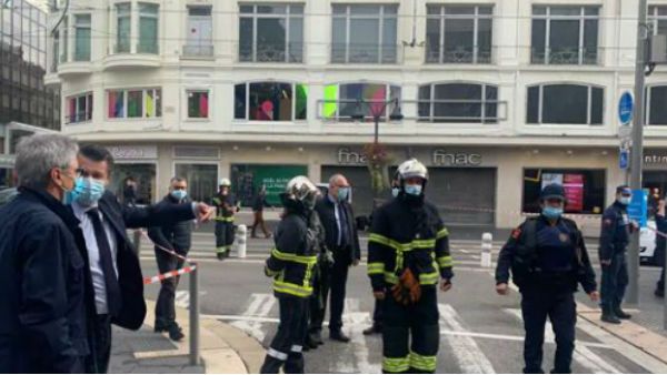 మళ్లీ ఉలిక్కిపడ్డ ఫ్రాన్స్: మహిళ తల నరికిన దుండగుడు, మరో ఇద్దరి హత్య.. ఉగ్రవాదుల చర్యేనా..!