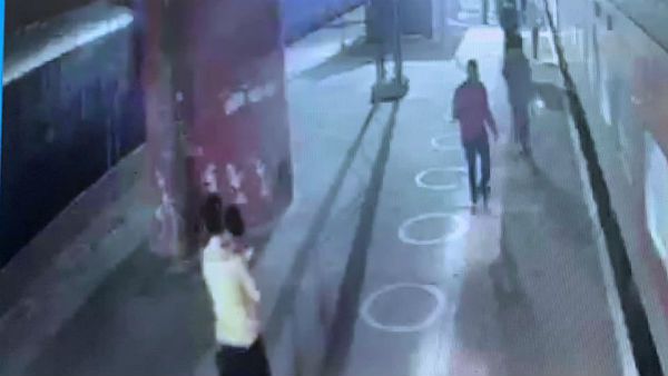 యూపీ టూ మధ్యప్రదేశ్‌- 241 కి.మీ ఆగకుండా రైలు పరుగులు- రైల్వే అద్భుతంతో చిన్నారి సేఫ్‌