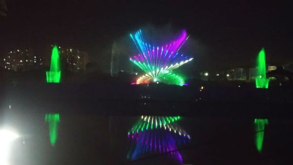 Must watch:పురి విప్పిన నీటి తెమ్మెర... మ్యూజిక్‌కు అనుగుణంగా నాట్యం చేస్తూ..!