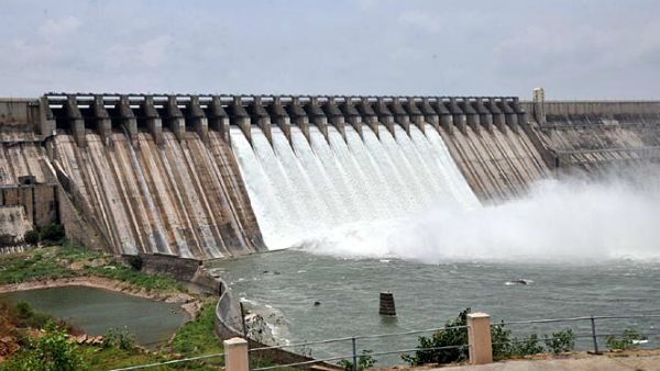 జగన్, కేసీఆర్‌ కొట్లాట- కేంద్రం చేతుల్లోకి కృష్ణాబోర్డు- కేంద్ర బలగాల భద్రతలో ప్రాజెక్టులు..