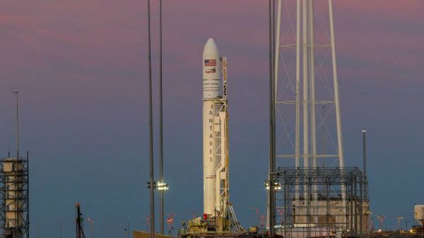 Video:స్పేస్ స్టేషన్‌కు 8వేల పౌండ్ల సరుకుతో టేకాఫ్ తీసుకున్న కల్పనా చావ్లా స్పేస్ క్రాఫ్ట్..!