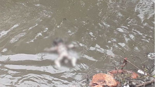 మంటగలిసిన మానవత్వం ... కాప్రా చెరువు నాలాలో ఆడశిశువు మృతదేహం