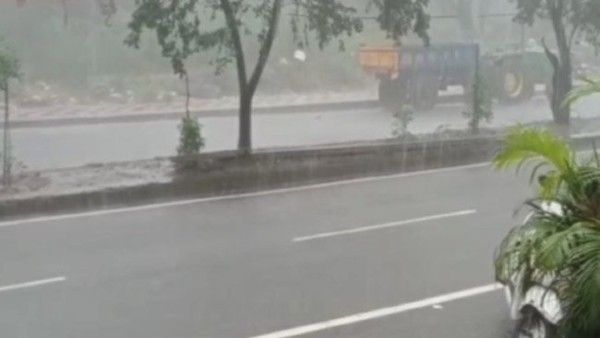 విషాదం: బండ్లగూడలో విరిగిపడ్డ కొండచరియలు, చిన్నారి సహా 8 మంది మృతి..