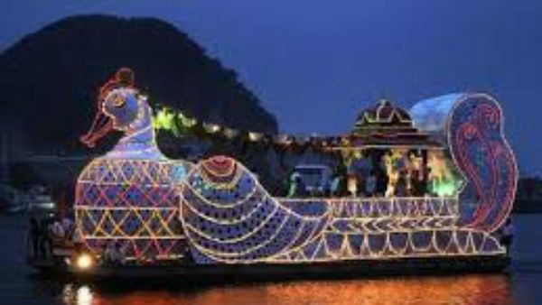 దుర్గమ్మ తెప్పోత్సవంపై సందిగ్ధం ... కృష్ణమ్మ ఉధృతి నేపధ్యంలో డైలమా