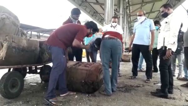 ఢిల్లీ టూ విజయవాడ నిల్వ మాంసం అక్రమ రవాణా- రైల్వేస్టేషన్లో 16 బాక్సులు స్వాధీనం..