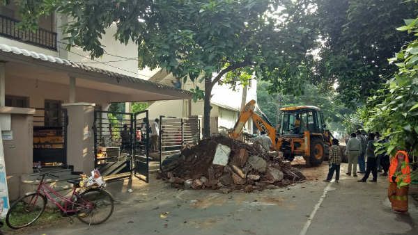 మాజీ ఎంపీ సబ్బంహరికి షాక్‌- విశాఖలో ఇల్లు కూల్చివేస్తున్న జీవీఎంసీ