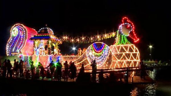 నదీ విహారం లేకుండానే దుర్గమ్మ తెప్పోత్సవం... కృష్ణమ్మ చెంత పూజలు యధాతధం